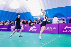 湖人詹姆斯关键发挥险胜76人，刷新个人40岁后得分纪录，豪取17胜稳居西部第二。